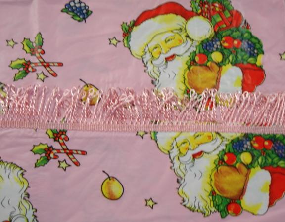 Скатерть ПВХ 110*140 см с бахромой Розовая /Дед Мороз